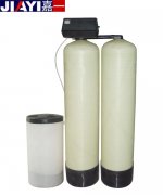 树脂容量大小对软水器的性能和成本有哪些影响？